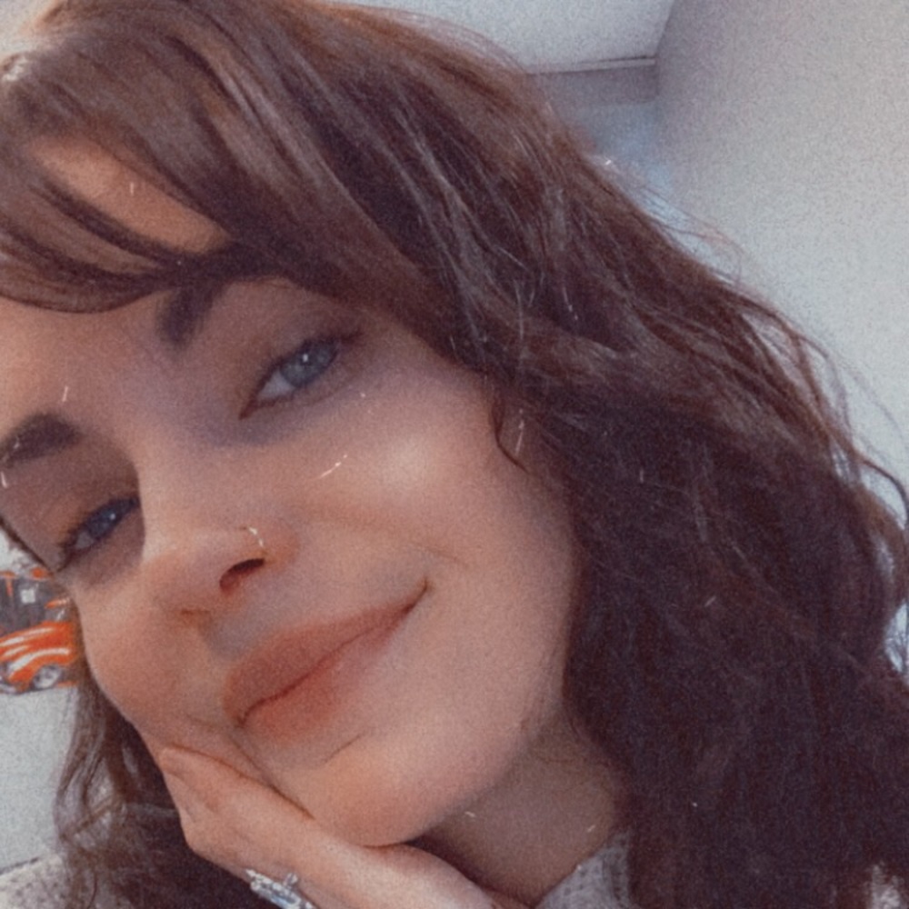 Meet your Posher, Cassandra